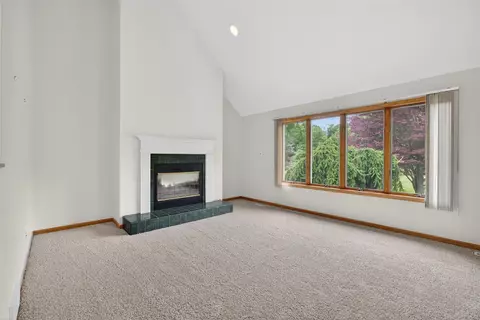 Living - 5115 Lansing, Jackson, MI 49201 photo 3 of 11