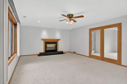 Living - 5115 Lansing, Jackson, MI 49201 photo 10 of 11