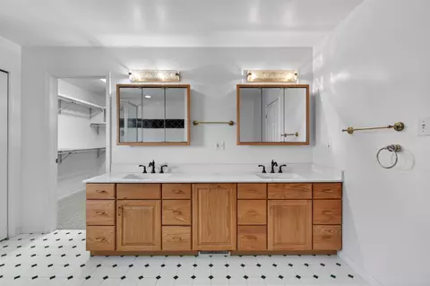Bath - 5115 Lansing, Jackson, MI 49201 photo 2 of 7