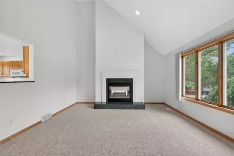 Living - 5115 Lansing, Jackson, MI 49201 photo 2 of 11