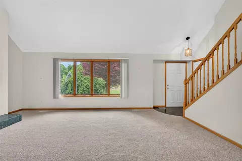 Living - 5115 Lansing, Jackson, MI 49201 photo 5 of 11