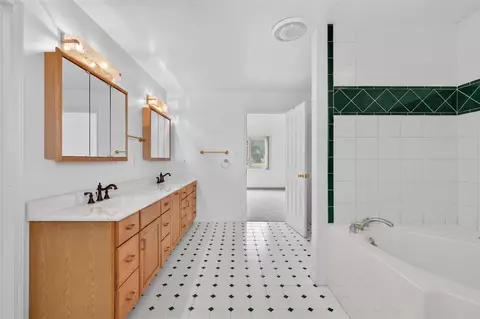 Bath - 5115 Lansing, Jackson, MI 49201 photo 3 of 7