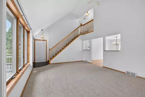 Living - 5115 Lansing, Jackson, MI 49201 photo 4 of 11