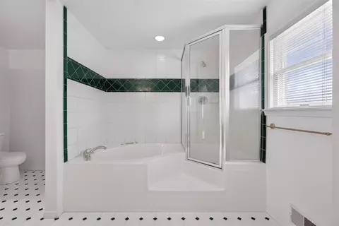 Bath - 5115 Lansing, Jackson, MI 49201 photo 4 of 7