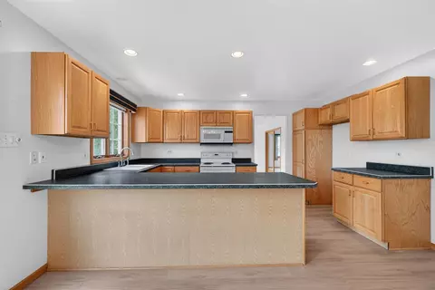 Kitchen - 5115 Lansing, Jackson, MI 49201 photo 2 of 3