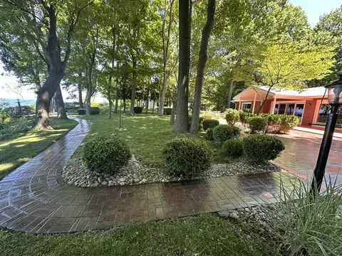 1716 W Benson, Benton Harbor, MI 49022