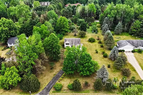 4050 Rector, Rockford, MI 49341