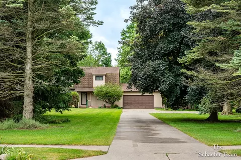 888 Bowes, Lowell, MI 49331