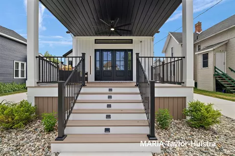 1423 Lakeshore, Muskegon, MI 49441