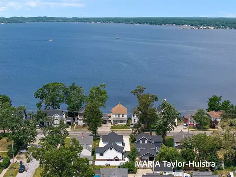 1423 Lakeshore, Muskegon, MI 49441