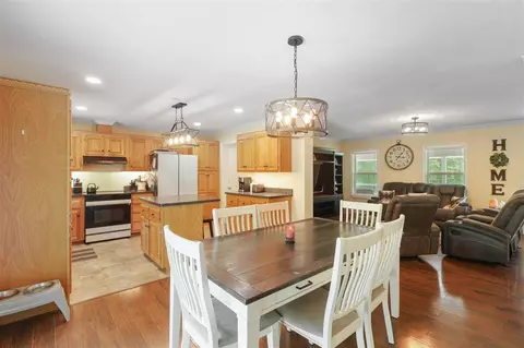 Dining - 11803 Hoffman, Three Rivers, MI 49093 photo 1 of 1