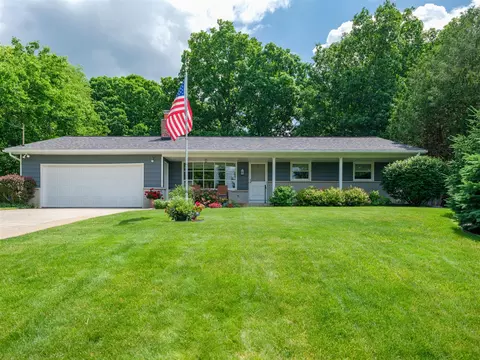 5482 Lindenwood, Kalamazoo, MI 49004