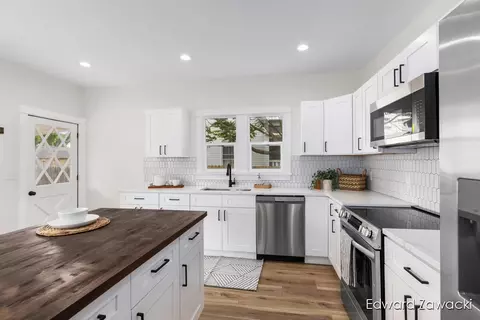 Kitchen - 404 S S Brg, Belding, MI 48809 photo 2 of 3