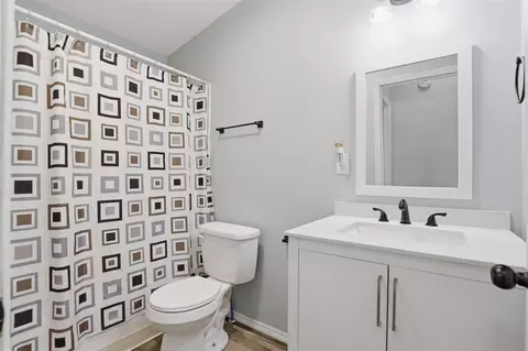 Bath - 9988 N West County Line Rd, Newaygo, MI 49337 photo 1 of 2