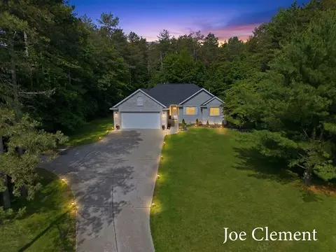 9347 Cedar Pnes, Sparta, MI 49345