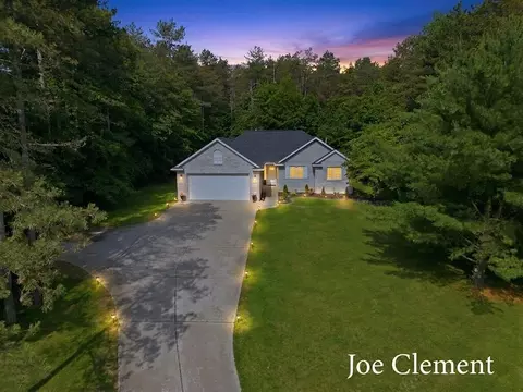9347 Cedar Pnes, Sparta, MI 49345