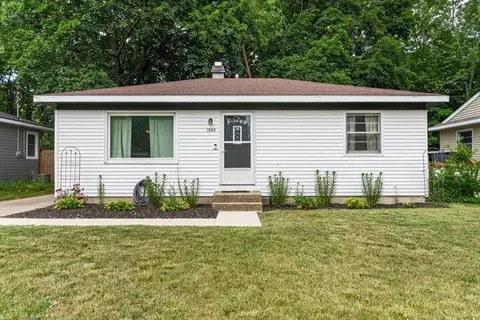 1944 Oakcliff, Grand Rapids, MI 49525