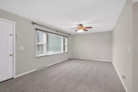 Living - 100 N Second, Jackson, MI 49202 photo 2 of 4