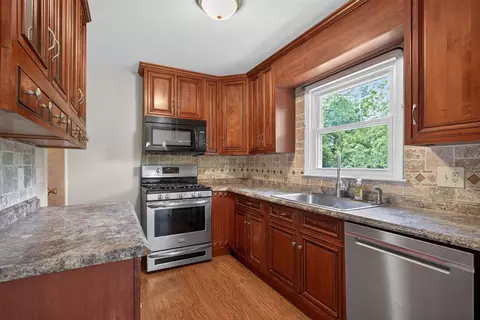 Kitchen - 100 N Second, Jackson, MI 49202 photo 2 of 5