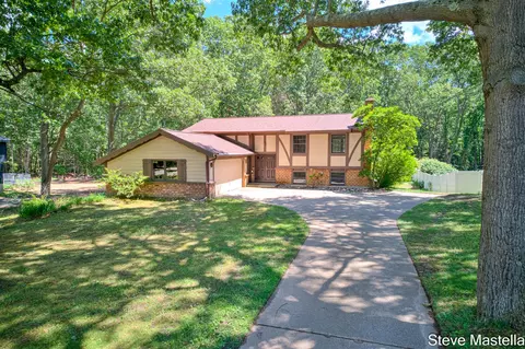 18746 N Fruitport, Spring Lake, MI 49456