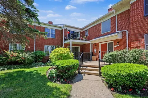 27653 W Echo #113, Farmington Hills, MI 48334