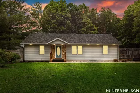 1081 E 98th, Grant, MI 49327 photo 2