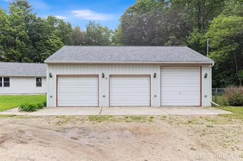 1081 E 98th, Grant, MI 49327 photo 3
