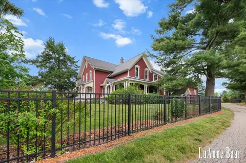 273 W Division, Rockford, MI 49341