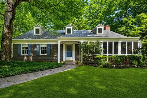 13165 Birchwood, Harbert, MI 49115