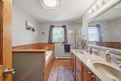 Bath - 3780 Hendee, Jackson, MI 49201 photo 1 of 4