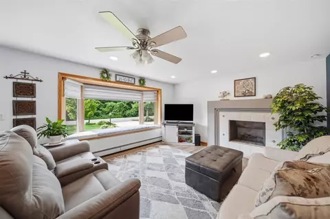 Living - 3780 Hendee, Jackson, MI 49201 photo 1 of 3