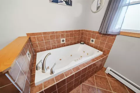 Bath - 3780 Hendee, Jackson, MI 49201 photo 2 of 4