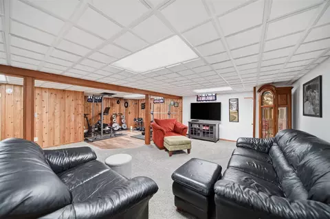 Living - 3780 Hendee, Jackson, MI 49201 photo 2 of 3
