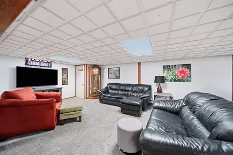 Living - 3780 Hendee, Jackson, MI 49201 photo 3 of 3