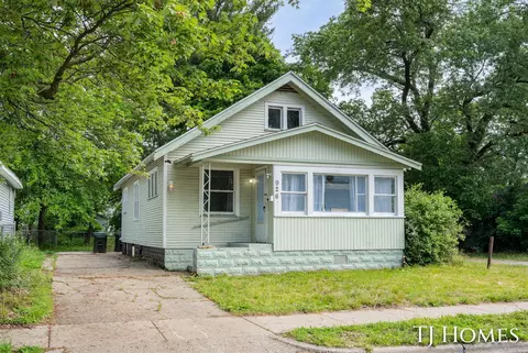 926 Emerson, Muskegon, MI 49442