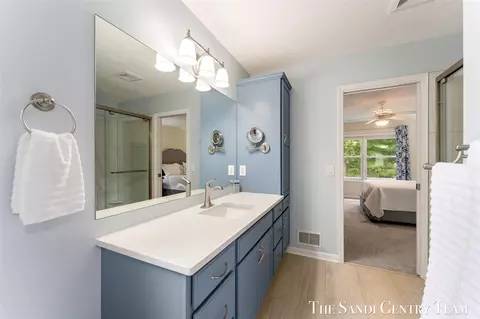 Bath - 145 Stonegate, Spring Lake, MI 49456 photo 3 of 5