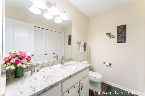 Bath - 145 Stonegate, Spring Lake, MI 49456 photo 4 of 5