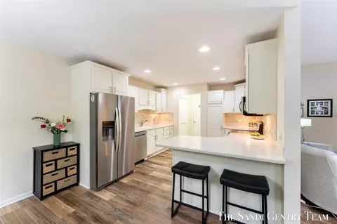 Kitchen - 145 Stonegate, Spring Lake, MI 49456 photo 2 of 5