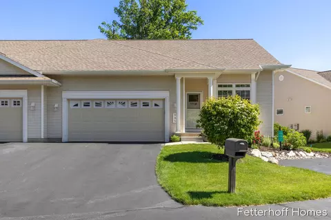 945 Kensington #122, Grand Rapids, MI 49534