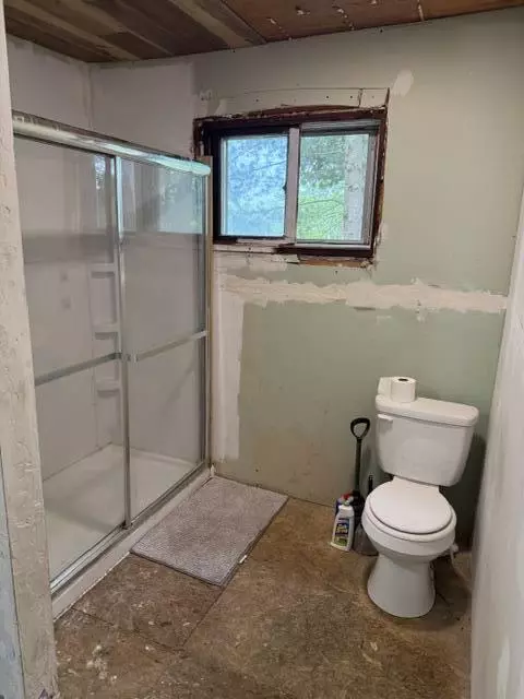 Bath - 3105 N Evergreen, White Cloud, MI 49349 photo 2 of 2