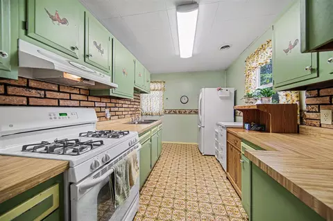 Kitchen - 718 N Elm, Jackson, MI 49202 photo 1 of 2