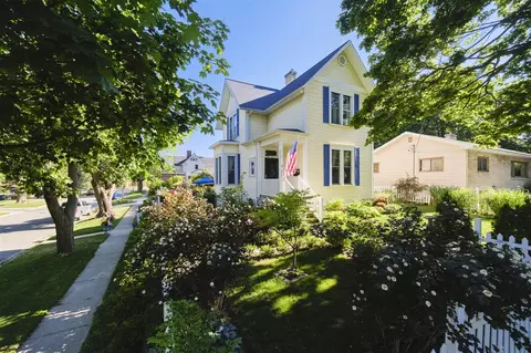 377 4th, Manistee, MI 49660