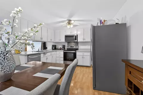 Dining - 3324 Blue, Jackson, MI 49203 photo 2 of 5