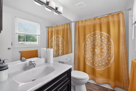 Bath - 3324 Blue, Jackson, MI 49203 photo 1 of 3