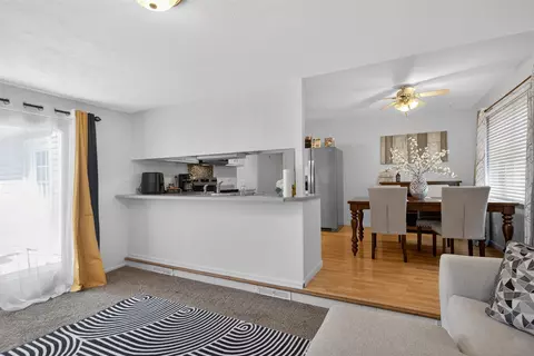 Dining - 3324 Blue, Jackson, MI 49203 photo 1 of 5