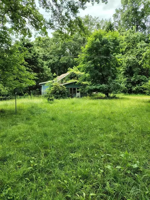 13518 E C, Hickory Corners, MI 49060