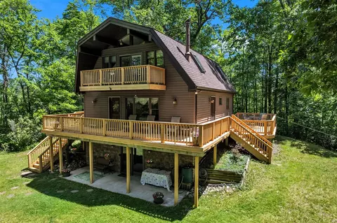 17777 Cavanaugh Lk, Chelsea, MI 48118