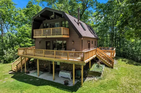 17777 Cavanaugh Lk, Chelsea, MI 48118