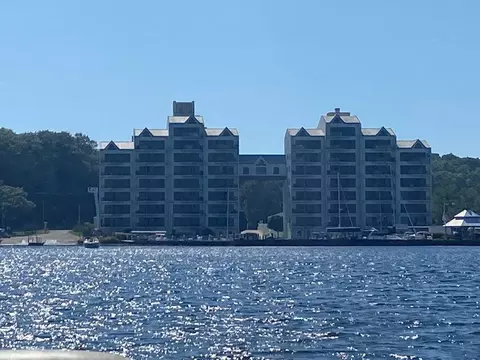 2964 Lakeshore #E102, Muskegon, MI 49441