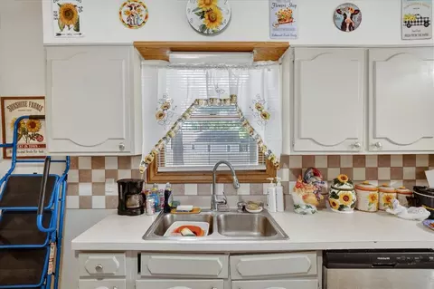 Kitchen - 1023 Evanston, Jackson, MI 49202 photo 1 of 5